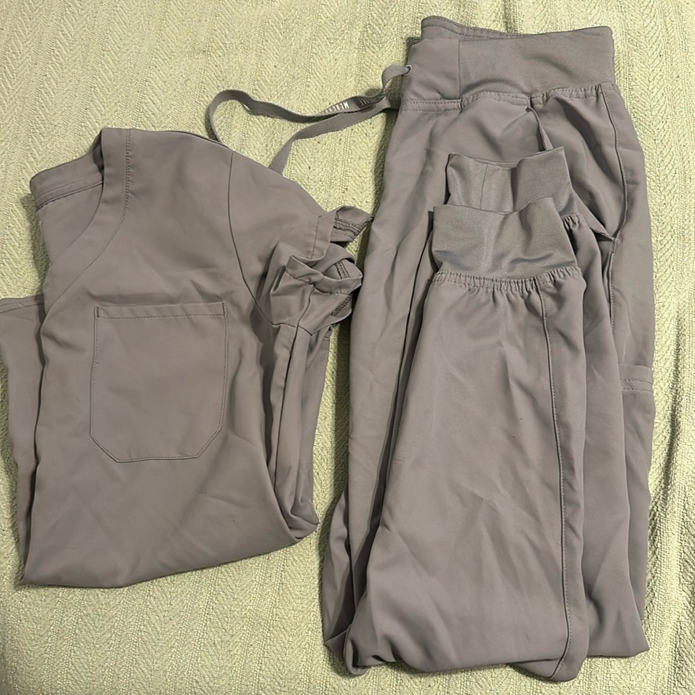 Scrub set
